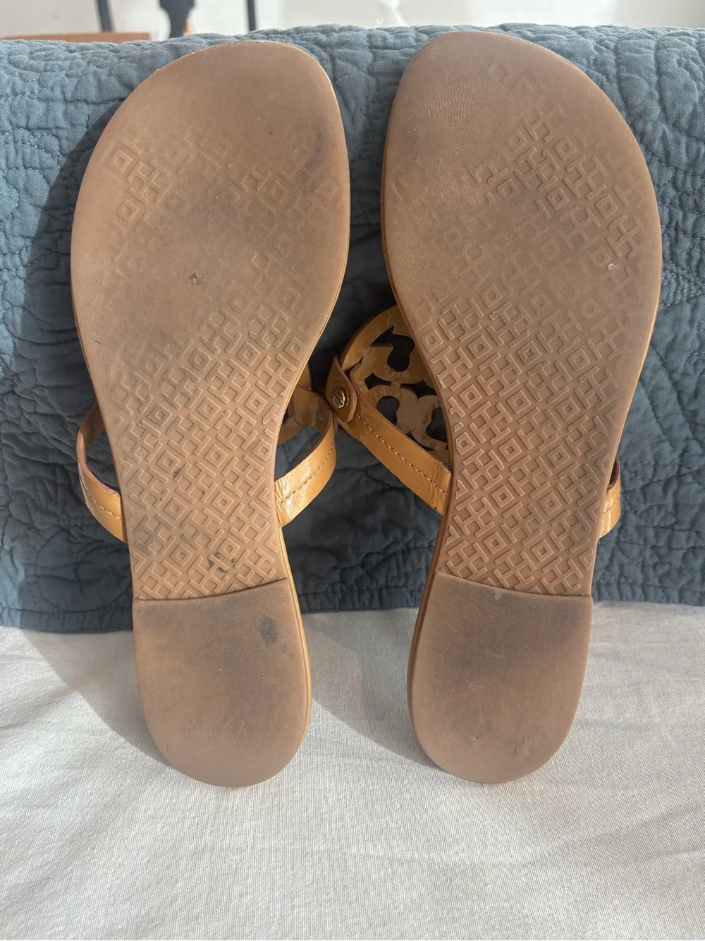 Tory Burch Miller Logo Patent Leather Thong Sandals Tan Brown Size 9